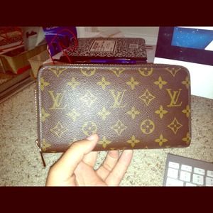 Louis Vuitton Zippy Organizer