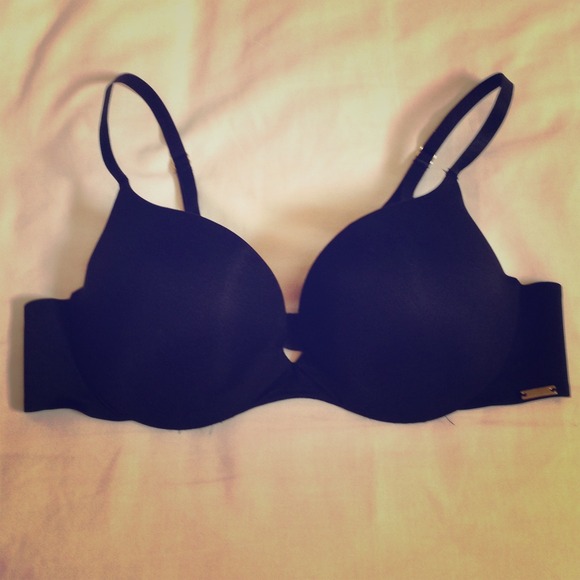 💕SOLD/BUNDLED💕Black H&M Extreme Push-Up Bra