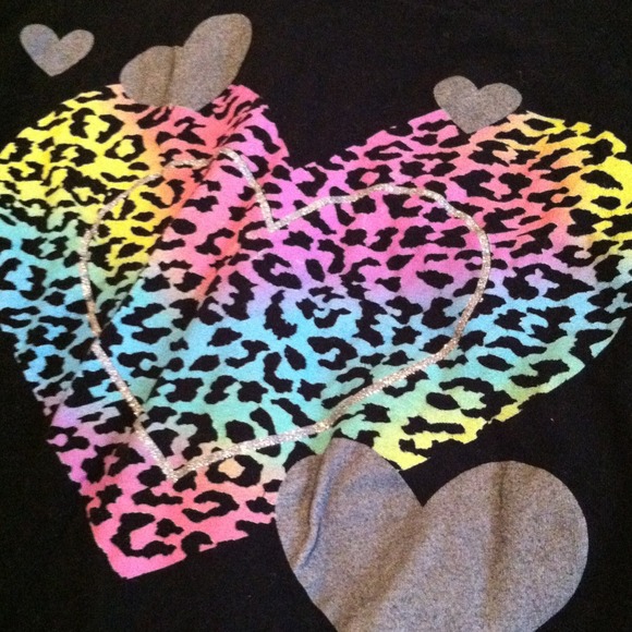 SOLD TO BETH6856✅Zebra print heart t-shirt! - Picture 2 of 3