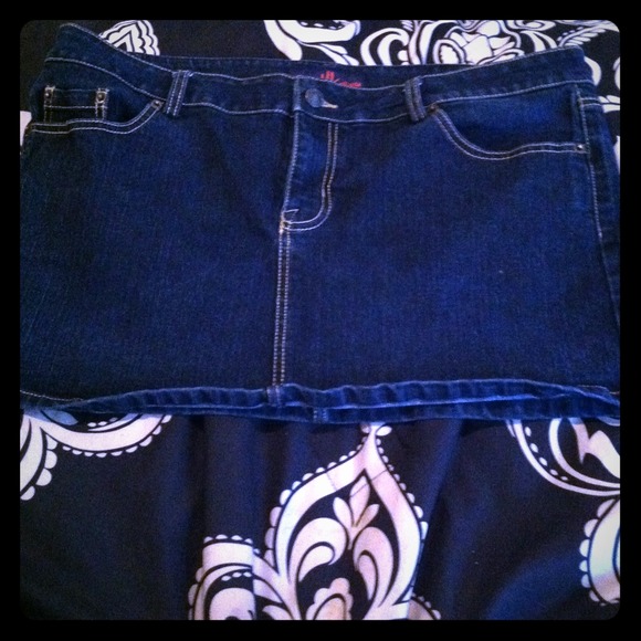 Denim mini skirt !