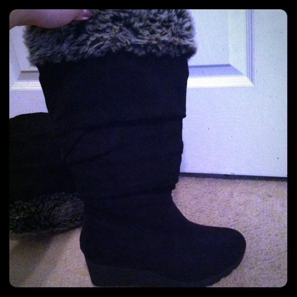 BRAND NEW BOOTS,NEVER BEEN WORN - Picture 1 of 4