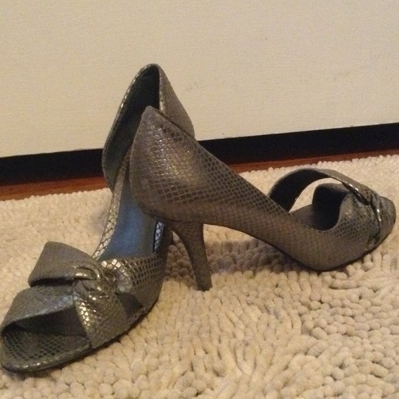 Snake pattern heels - Picture 3 of 3