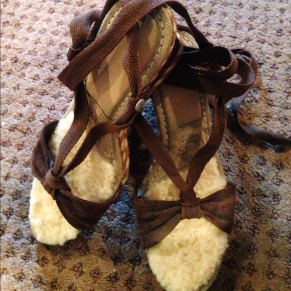UGG ballerina tie wedges. Never been worn! - Picture 2 of 4