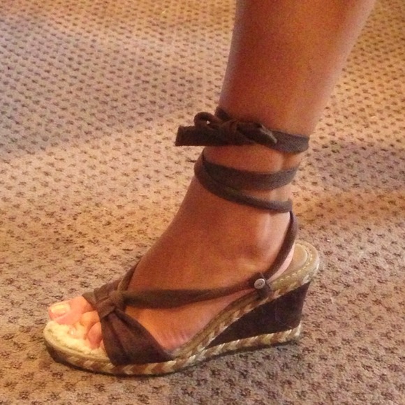 UGG ballerina tie wedges. Never been worn! - Picture 3 of 4