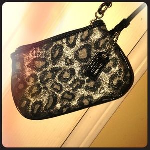 Cute silver leopard print Coach wristlets!👛💜