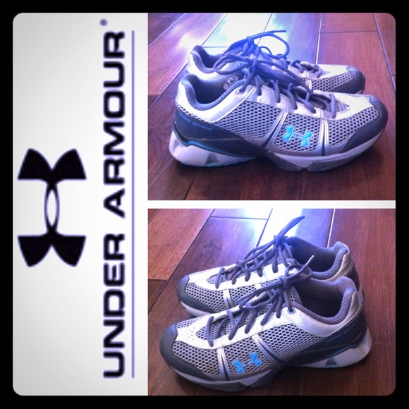 ⛔SOLD⛔Under Armour sneakers youth sz 6 (adult 7.5)
