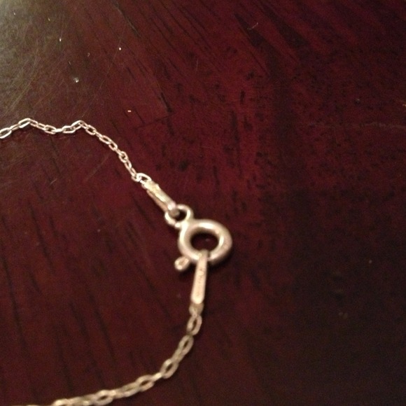 ❌SOLD IN BUNDLE❌Sterling silver bow necklace - Picture 2 of 3