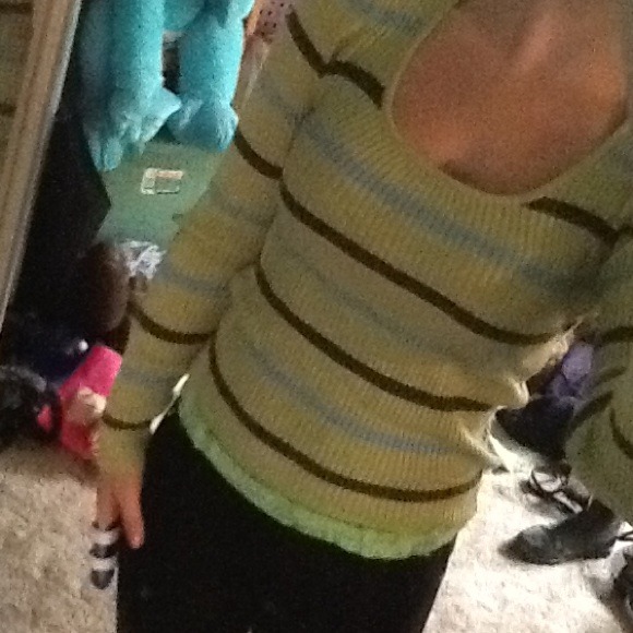 Sweater - Picture 2 of 4