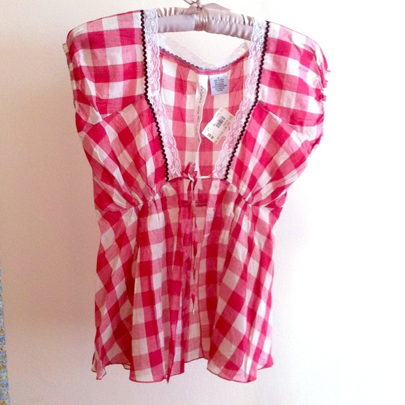 Red plaid top