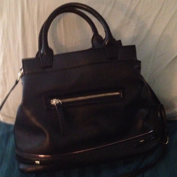 🎀🎀SOLD🎀🎀GUESS HANDBAG - Picture 2 of 4