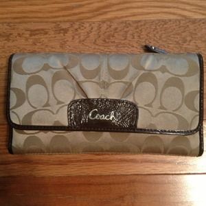 DISCOUNTED!! Authentic Coach Wallet