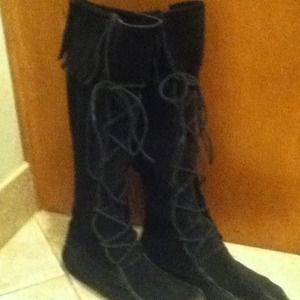 Minnetonka front lace hard sole knee-hi in black.