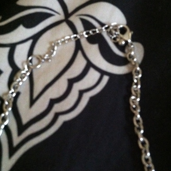 Beautiful leaves necklace! - Picture 2 of 3