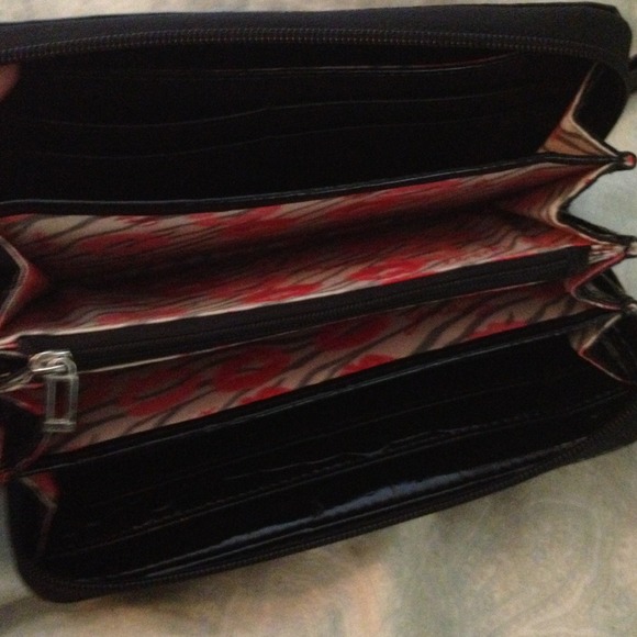 ๐๐SOLD๐๐GUESS WALLET - Picture 2 of 4