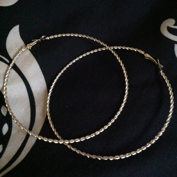 BUNDLE! Hoop earrings! - Picture 2 of 3