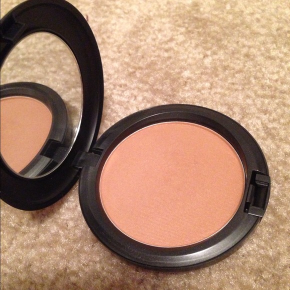 SOLD MAC golden bronzer - Picture 1 of 2