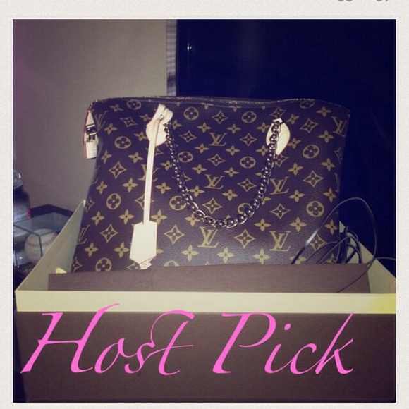 Louis Vuitton Handbags - Authentic Fall LV lockit femme ⭐12/28 Host Pick🌟
