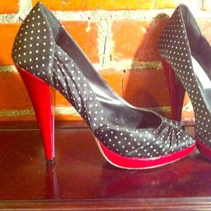 Reduced! Steve Madden polka dot black & red heels