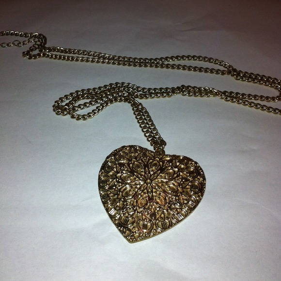 Gold Bundle Necklace, 2 rings, bracelet - Picture 3 of 4