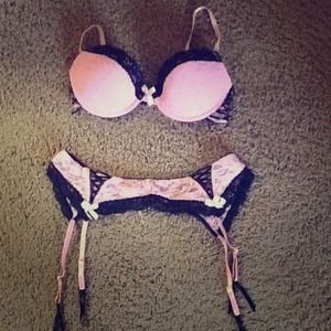 Adorable bra and garter set