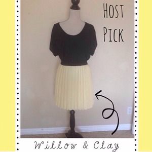 Willow & Clay Yellow Pleated Skirt - Size Large