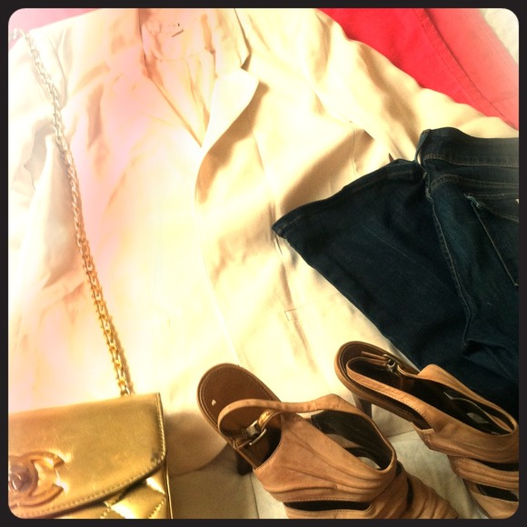 Super Cute Ivory Blazer from F21! - Picture 1 of 3