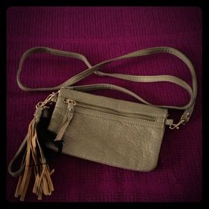 Small grey side purse.