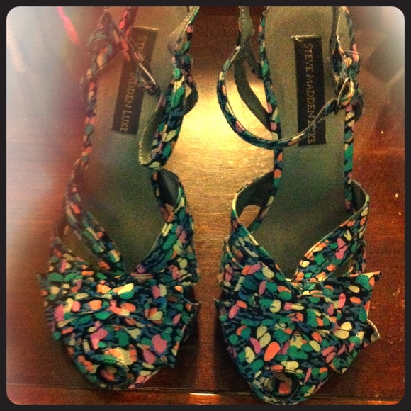 Size 8.5 Steve Madden Floral pumps - Picture 1 of 2