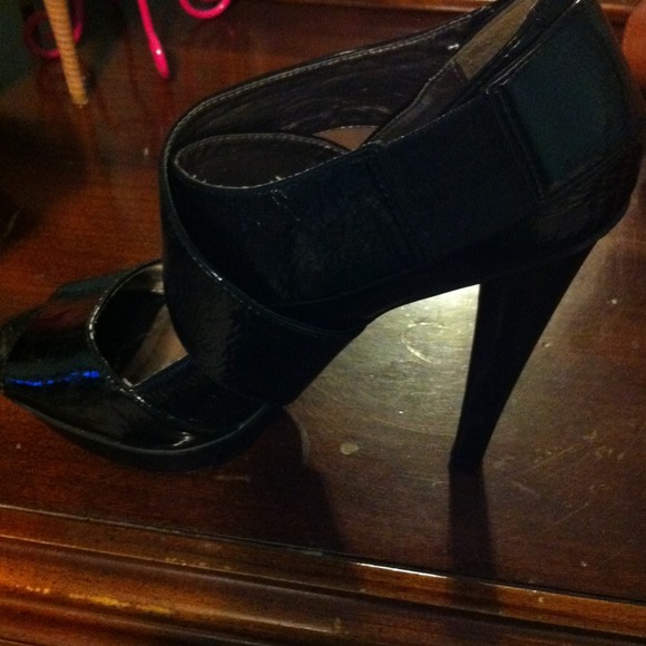 Size 8.5 Steve Madden Black Pump - Picture 2 of 3