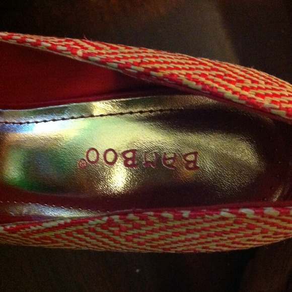Never worn size 8  red and cream bamboo pumps - Picture 2 of 2