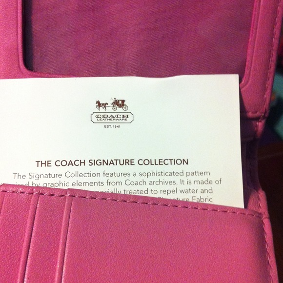Pink coach wallet - Picture 3 of 3