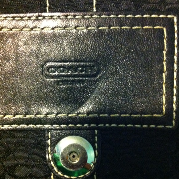 Classic Black coach purse - Picture 2 of 3