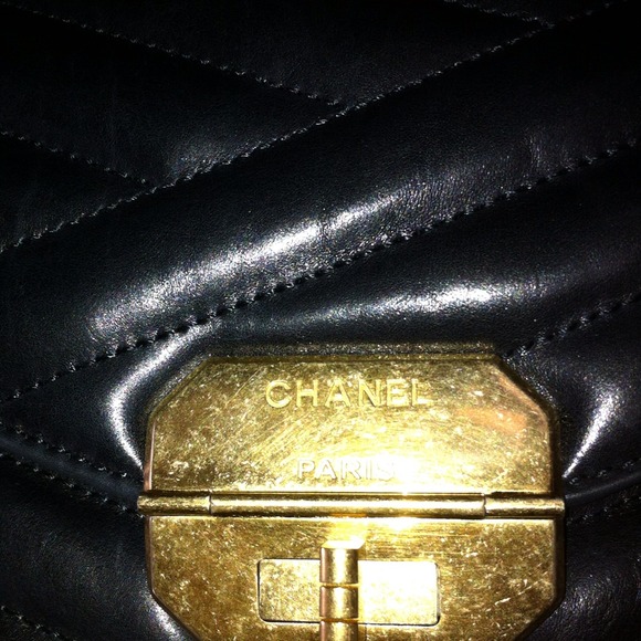 Chanel handbag! - Picture 2 of 4