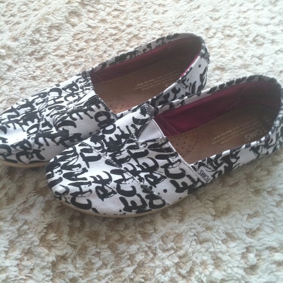 Be the change- inspirational Toms size 8.5W