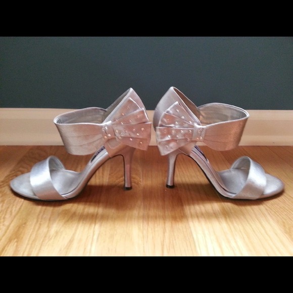 Nina Shoes - Sexy Silver Heels