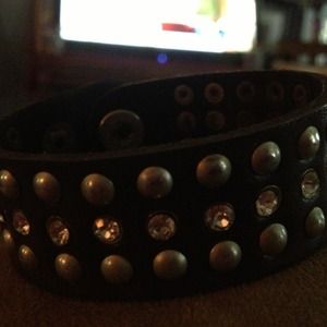 Leather bling snap bracelet