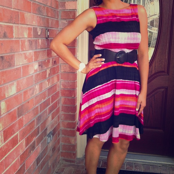Cute striped dress! New!