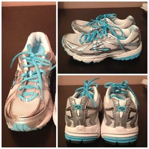 REDUCED!! Brooks 8.0