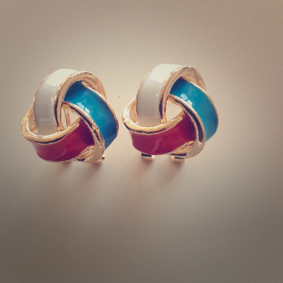 Brand new, Really cute small earrings!!