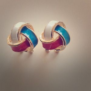 Brand new, Really cute small earrings!!