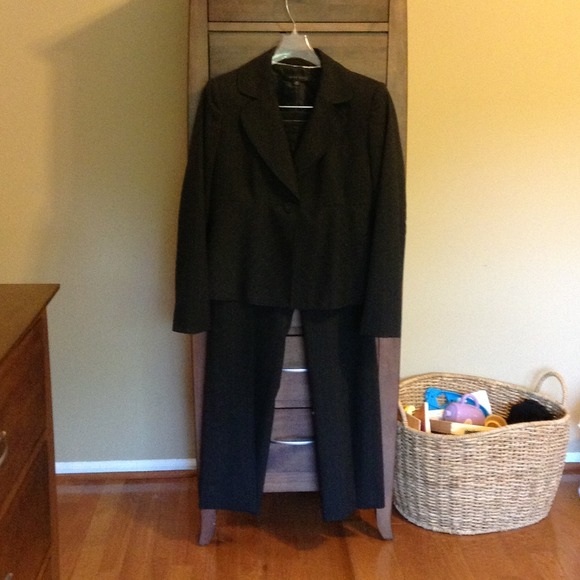 Pants suit