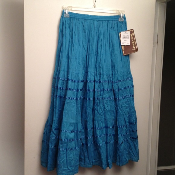 Jane Ashley Dresses & Skirts - 🌟REDUCED🌟 Light blue peasant skirt