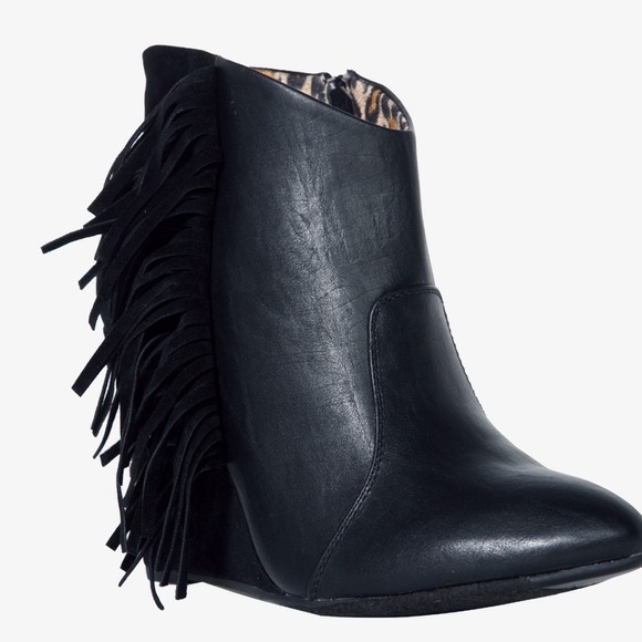 👏👏SOLD👏👏Torrid wide width booties sz 8