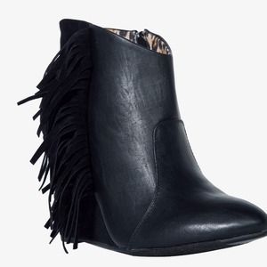 👏👏SOLD👏👏Torrid wide width booties sz 8
