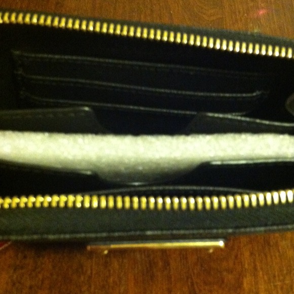 Authentic Michael Kors Wristlet - Picture 4 of 4