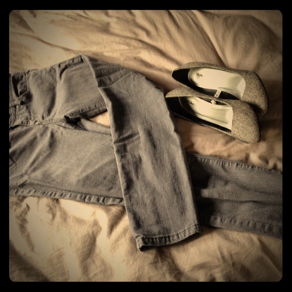 Grey stretchy skinny jeans