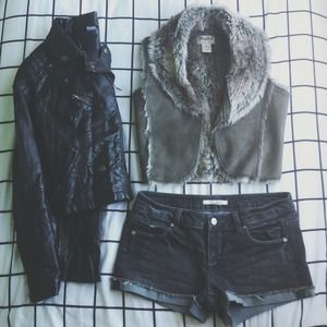 ✨Host Picked!✨Faux Fur Olive Vest