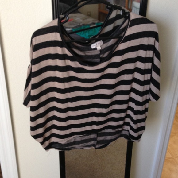 🚫SOLD🚫2 shirt bundle - Picture 2 of 2