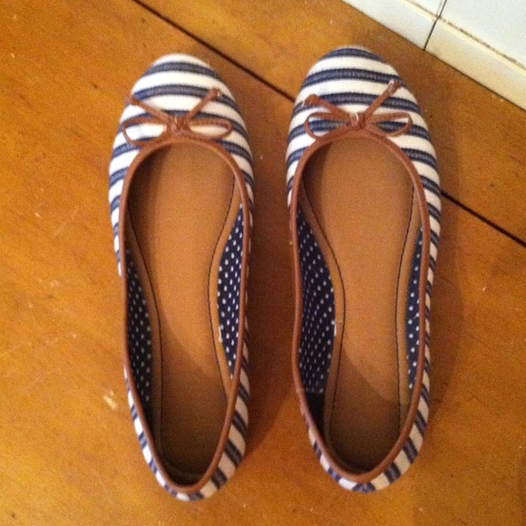 Navy & Cream Flats