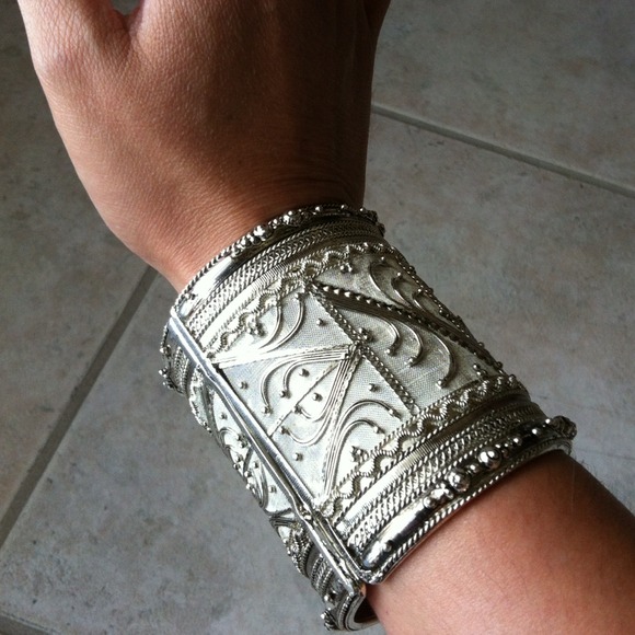 Wrist cuff